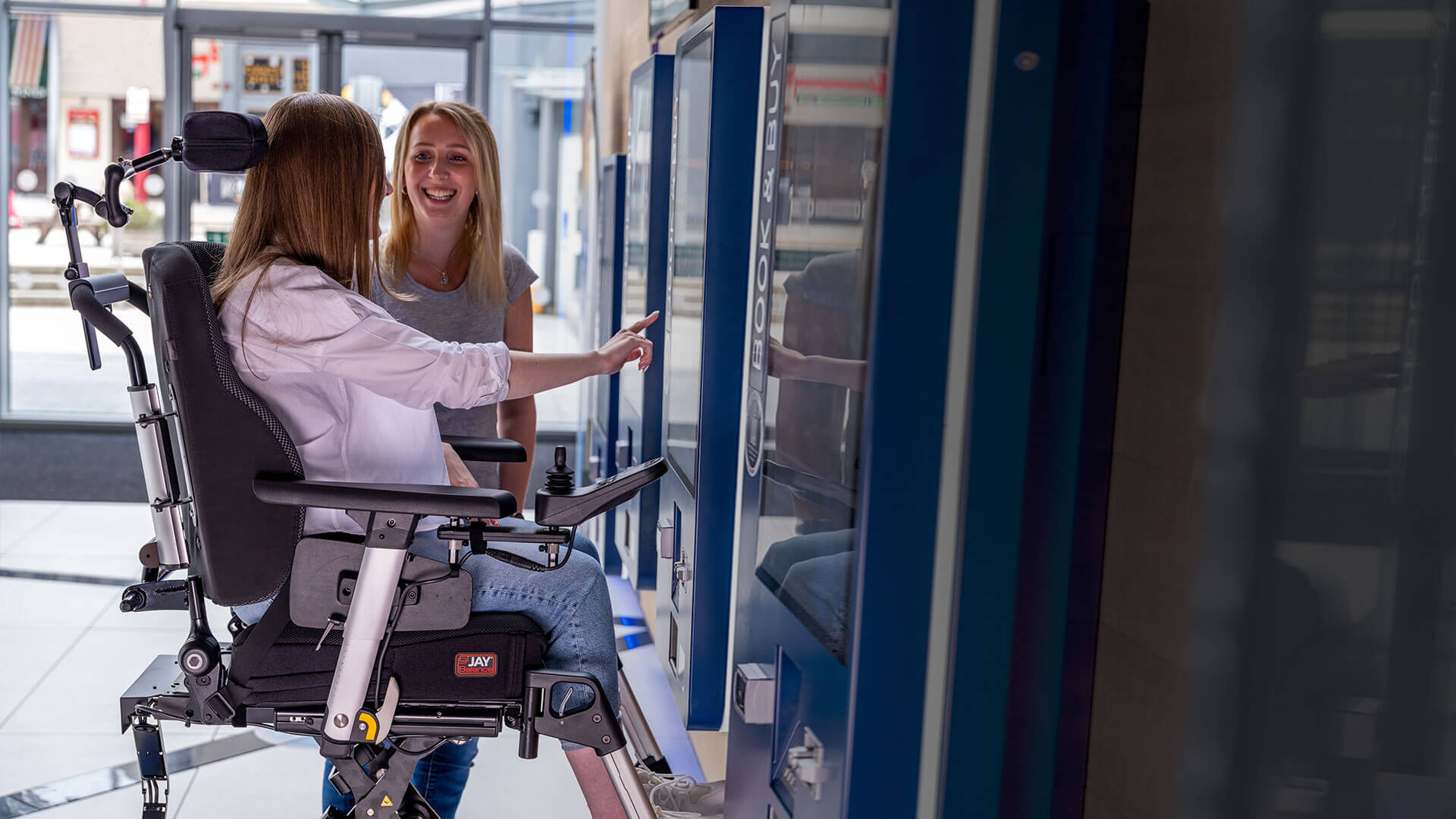 Elevatevi e guidate con C-Me.