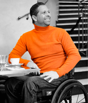 Tarek Rasouli posa lifestyle