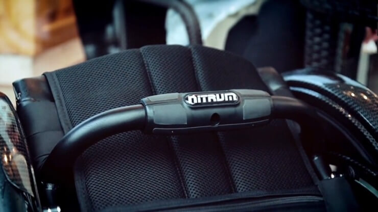 Schienale abbattibile con meccanismo Twist Lock