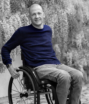 Alain Tuor posa lifestyle