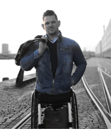 Florian Sitzmann  posa lifestyle