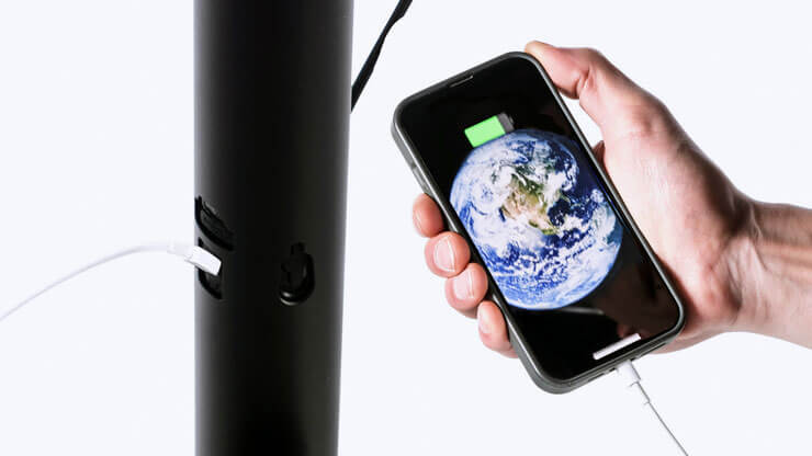 Porta di ricarica USB e supporto per smartphone