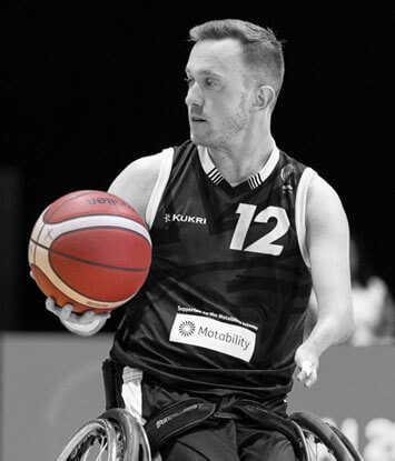 Gregg Warburton in azione