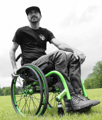 Zac Wolfe posa lifestyle